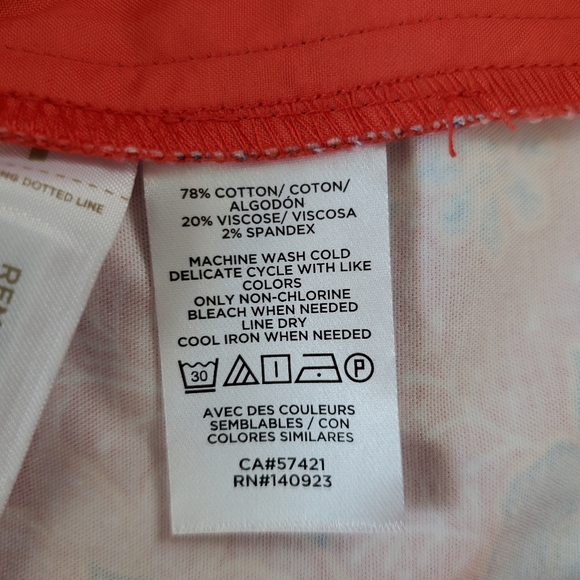 LOFT floral mid rise tailored shorts, 43", red - Picture 11 of 11